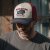 Kap - Black River Buffalo Trucker (crème/rood/blauw)