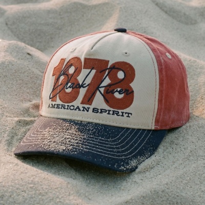 Kap - Black River 1878 Cotton Cap (crème/rood/marineblauw)