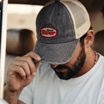 Kap - Black River Portland Washed Trucker (zwart/crème)