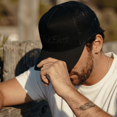 Kap - Black River Classic Trucker (zwart)