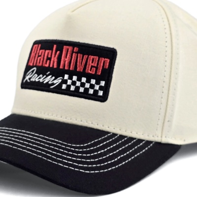 Kap - Black River Racing Cotton Snapback (offwhite/zwart)