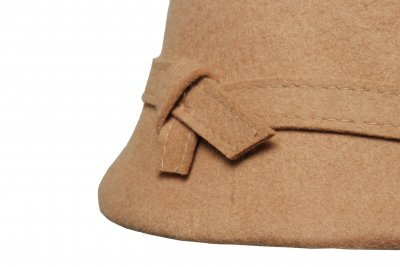 Hoeden - Gårda Ofena Wool Cloche (camel)