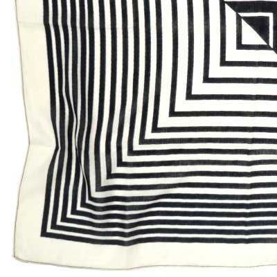 Sjaaltje - Gårda Tabriz Satin Scarf (zwart/crème)